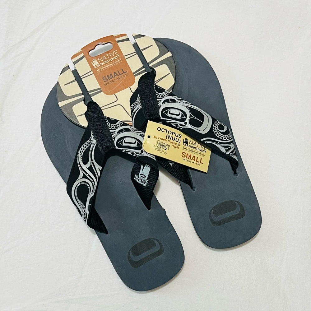 Northwest Black and Gray Patterned Flip Flops